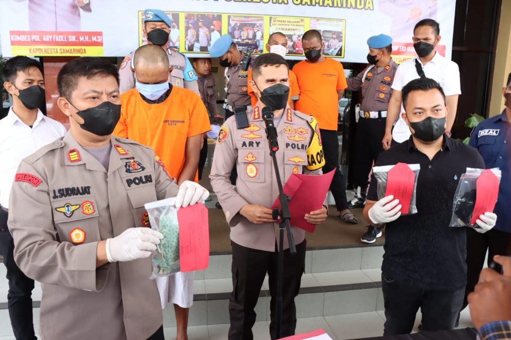 Kapolresta Samarinda Lakukan Konferensi Pers Terkait Ungkap Kasus Tindak Pidana Asusila WhatsApp Image 2022 07 25 at 17.53.07