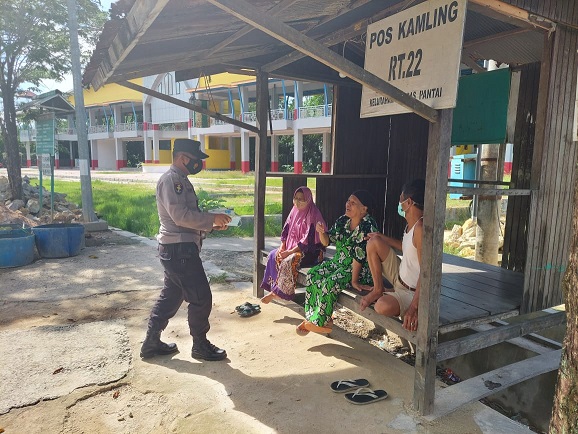 Patroli KRYD, Polsek Bontang Selatan Sampaikan Himbauan Kamtibmas dan Ingatkan Prokes WhatsApp Image 2022 07 26 at 15.36.06