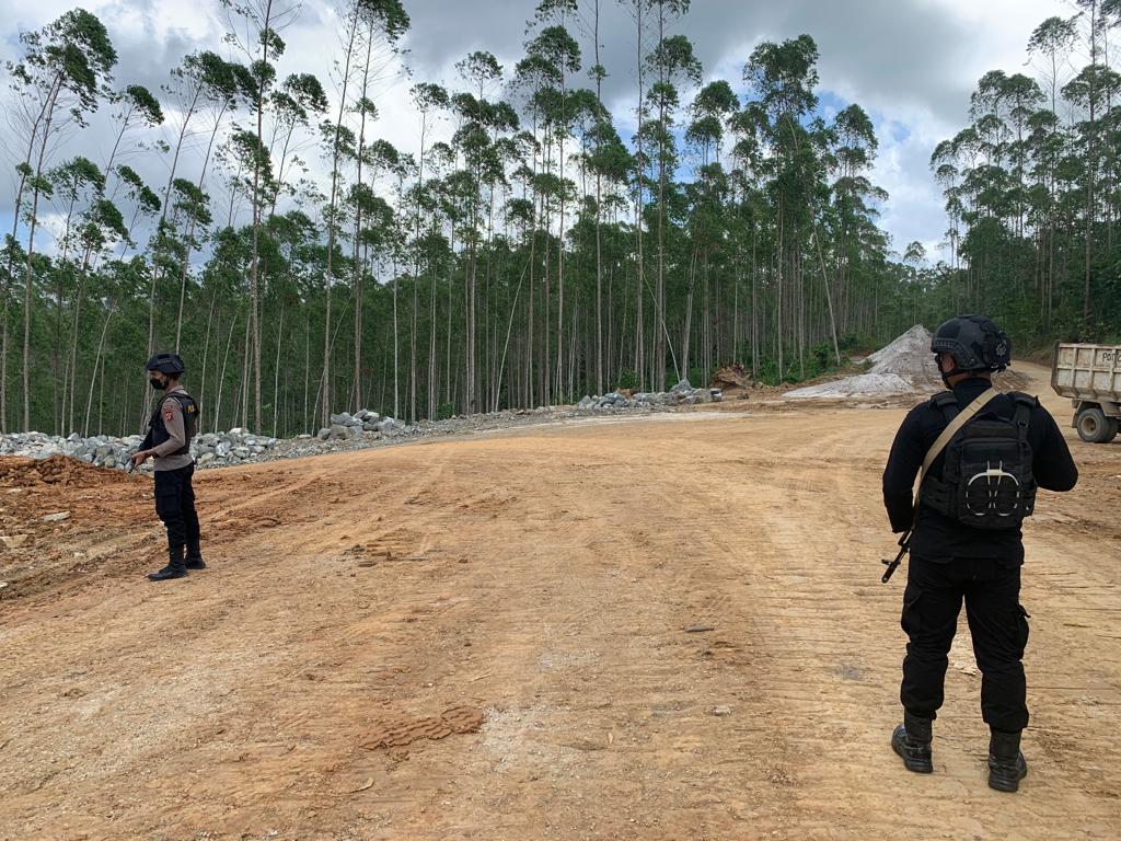 Pastikan Situasi Kondusif, Personel Ops Nusantara Polda Kaltim Patroli di Lokasi Penumpukan Material Pembangunan IKN WhatsApp Image 2022 07 26 at 18.29.47 1