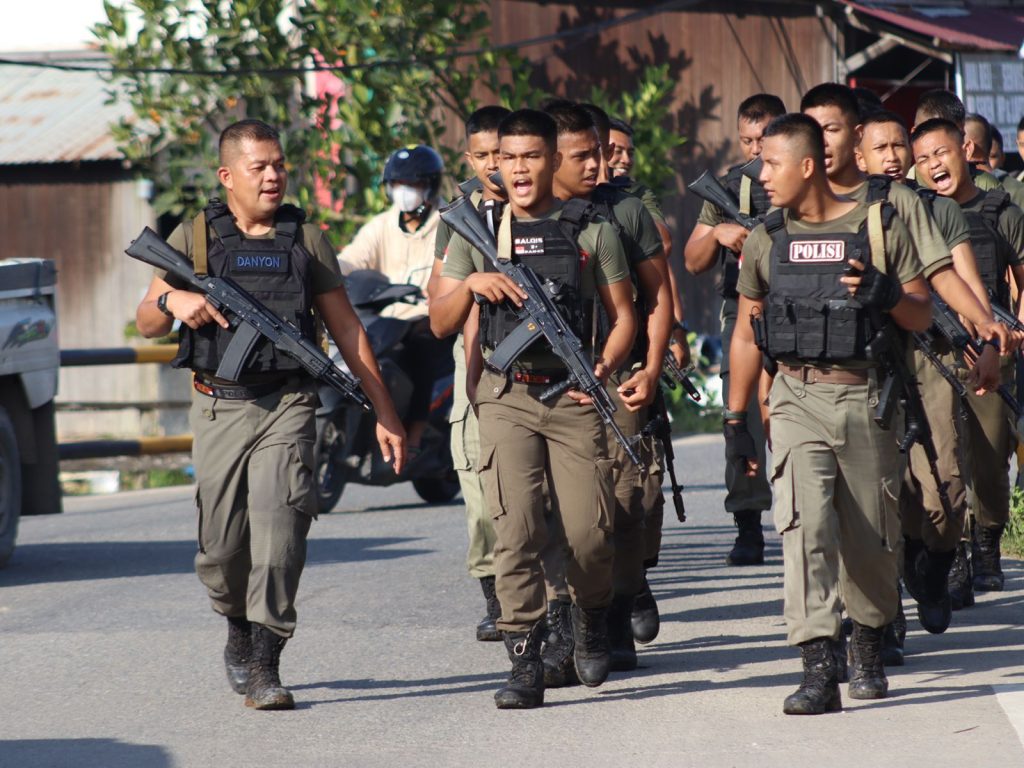 Semangat Membara, Batalyon B Brimob Kaltim Bina Fisik Dengan Bersenjata Lengkap WhatsApp Image 2022 07 27 at 09.24.38