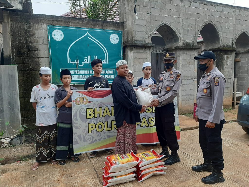 Peduli Sesama, Sat Binmas Polres Paser Gelar Bakti Sosial di Ponpes Al-Masbakul Qorib WhatsApp Image 2022 07 27 at 16.00.46