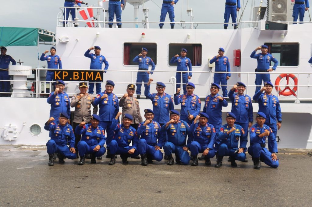 Cek Kapal Patroli Bima-7014, Kabaharkam Polri Berikan Arahan Kepada Personil Dit Polairud Polda Kaltim WhatsApp Image 2022 07 28 at 13.25.40