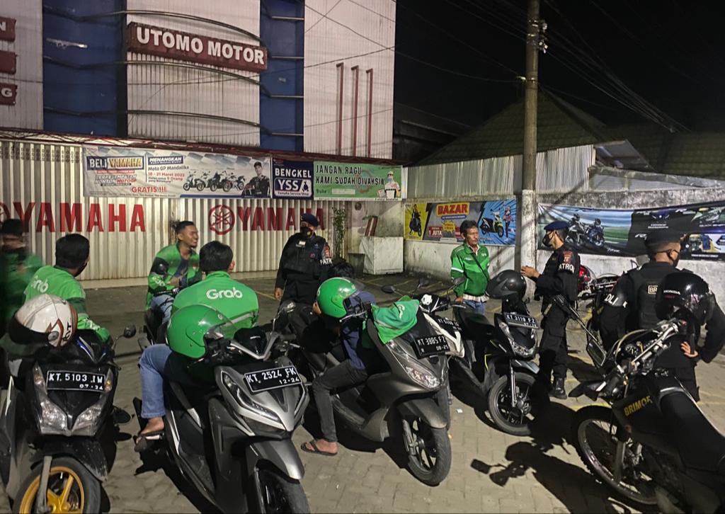 Sambangi Para Pengemudi Ojol, Patroli Brimob Kaltim Sampaikan Beberapa Pesan Kamtibmas WhatsApp Image 2022 07 29 at 10.01.53