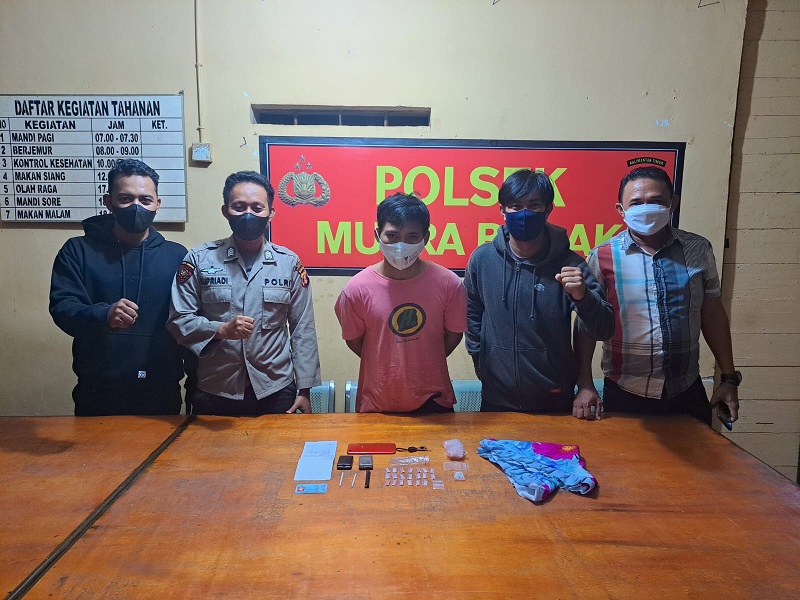 Amankan Pengedar Narkoba, Polsek Muara Badak Sita 22 Paket Sabu WhatsApp Image 2022 07 29 at 16.08.39