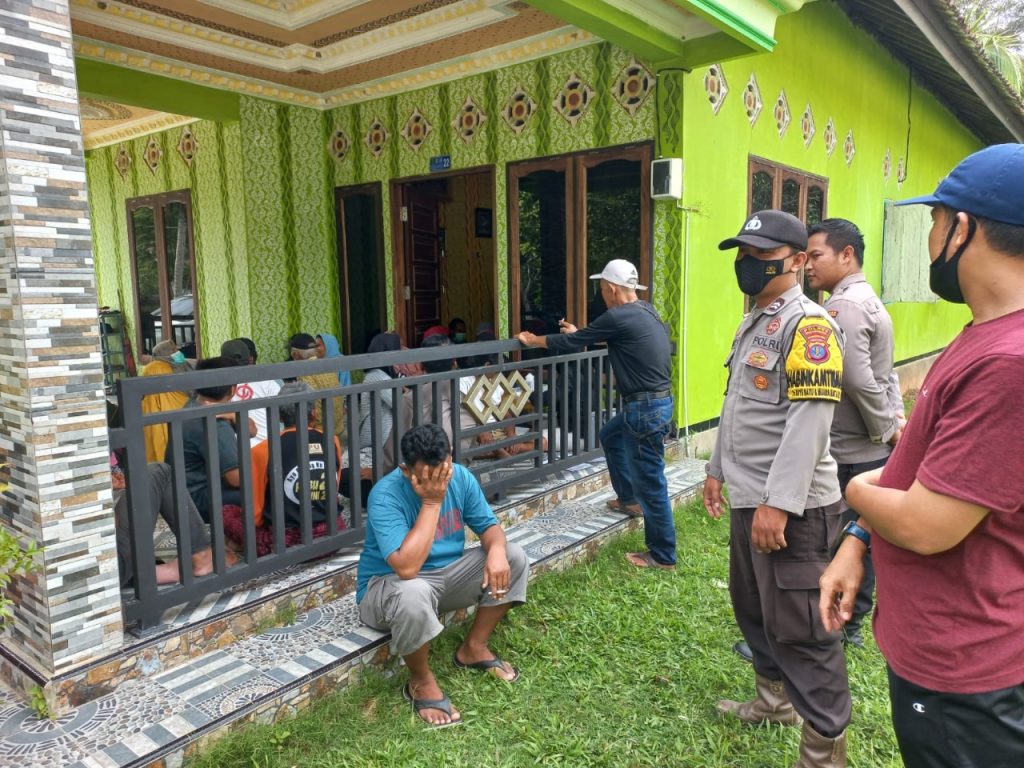 Wujudkan Kekebalan Komunal, Jajaran Polres Kukar Gelar Gerai Vaksin Presisi Untuk Masyarakat WhatsApp Image 2022 07 30 at 08.15.31