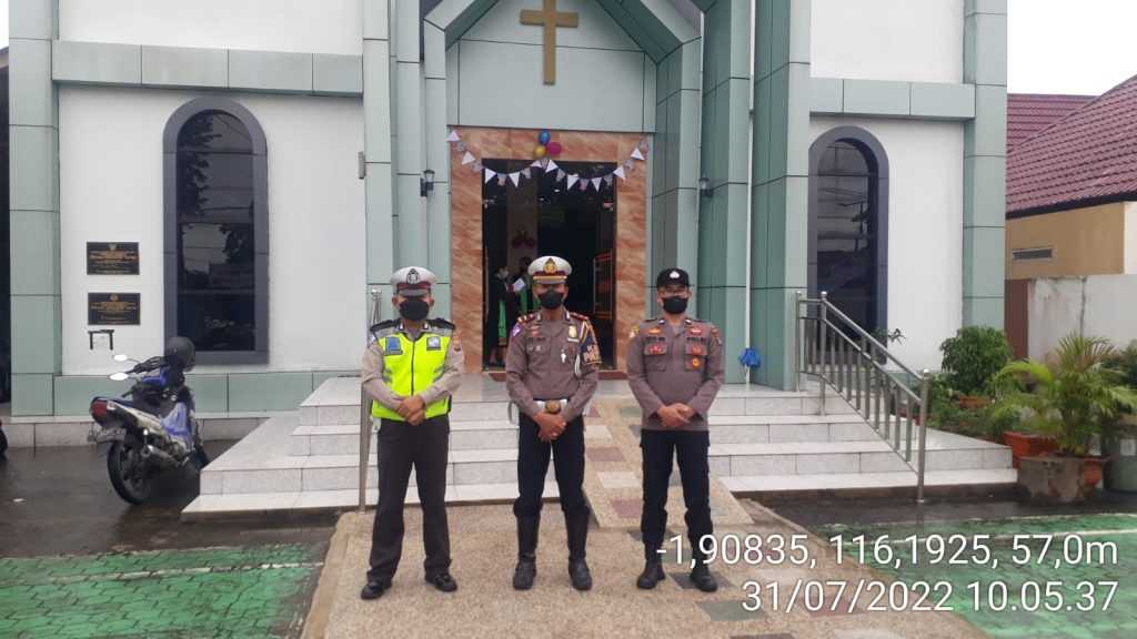 Berikan Kenyamanan Beribadah, Polres Paser dan Polsek Jajaran Gelar Pengamanan disejumlah Gereja WhatsApp Image 2022 07 31 at 13.07.58