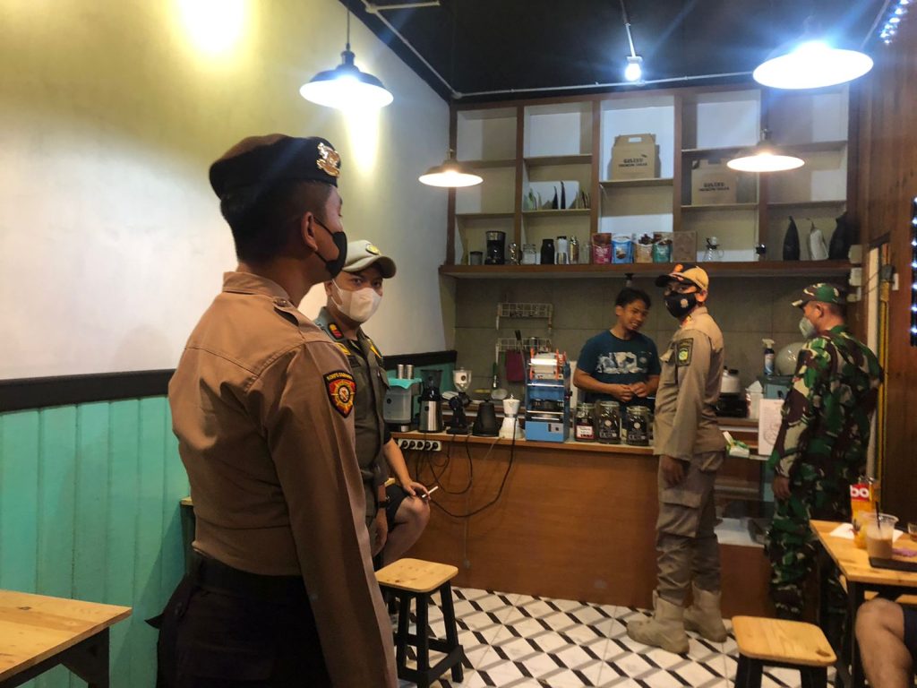 Cegah Lonjakan Covid-19 , Polres Kukar Gelar Operasi Yustisi Penerapan Protokol Kesehatan WhatsApp Image 2022 08 01 at 07.32.26