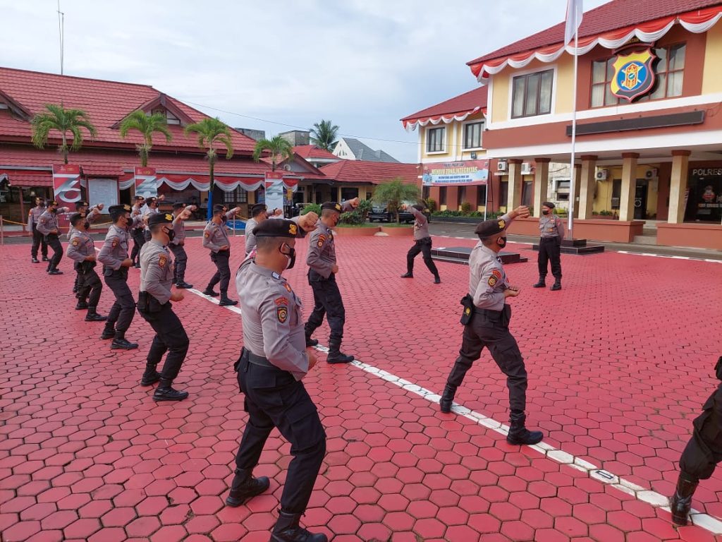 Asah Kemampuan Personel, Sat Samapta Polres Paser Gelar Latihan Bela Diri Polri WhatsApp Image 2022 08 01 at 09.53.13