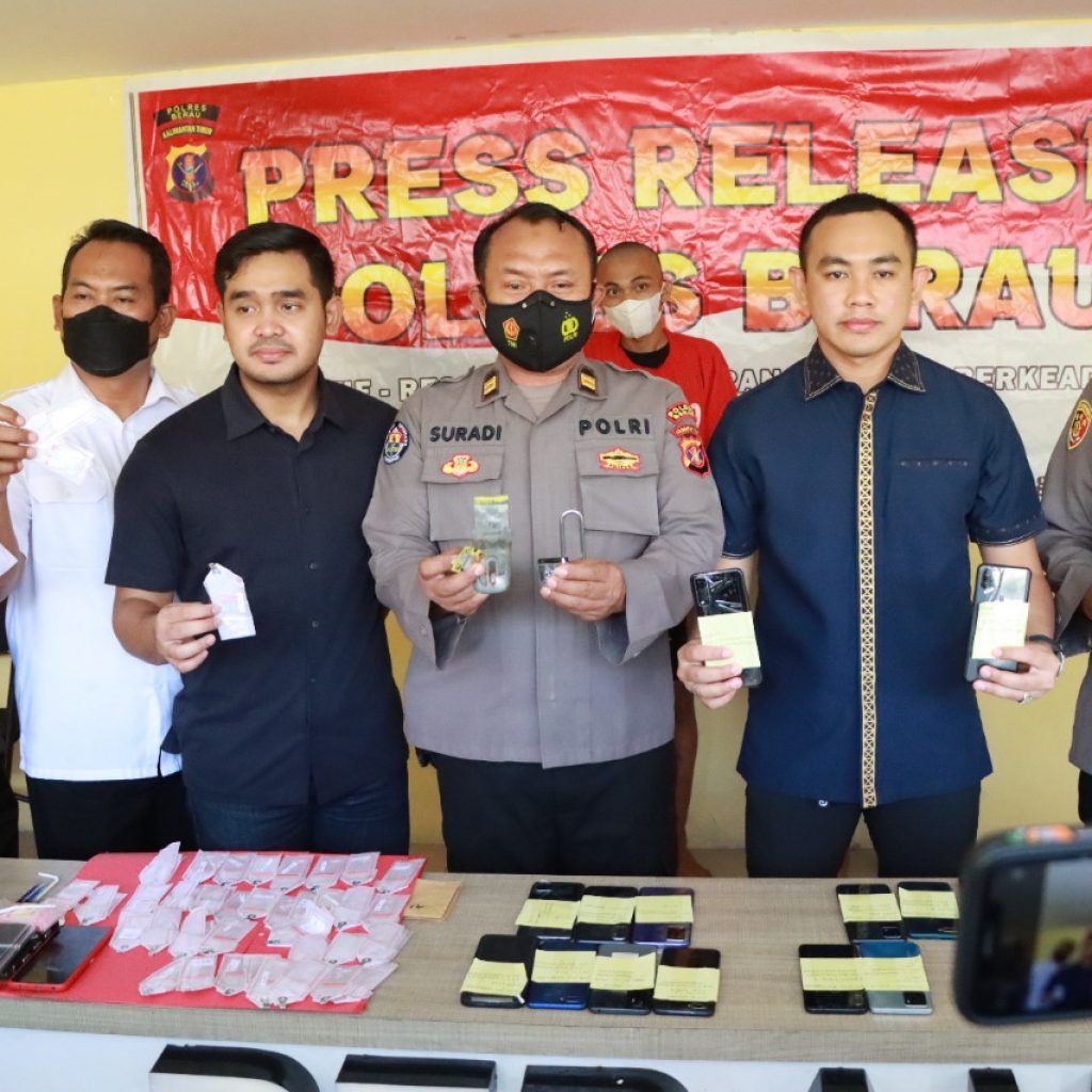 Polres Berau Ringkus Pelaku Pencurian HP, Temukan 42 Poket Sabu Siap Edar WhatsApp Image 2022 08 05 at 08.30.30 1