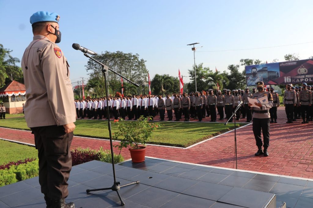 Pimpin Apel Pagi, Kabid Propam Polda Kaltim Ingatkan Kedisiplinan kepada Personel WhatsApp Image 2022 08 08 at 08.18.31
