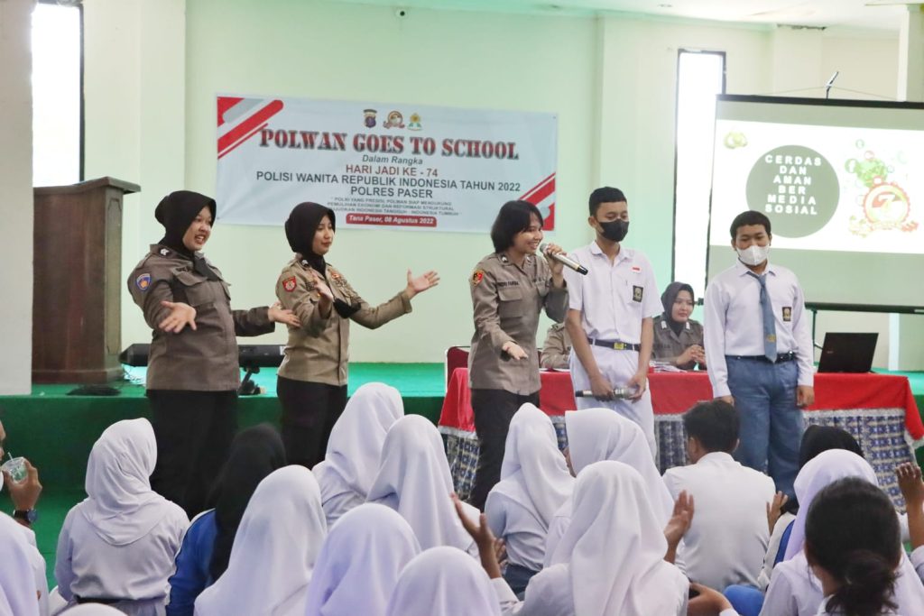Peringati HUT Polisi Wanita Ke-74, Polwan Polres Paser Gelar Sosialisasi di Sejumlah Sekolah WhatsApp Image 2022 08 08 at 13.24.23