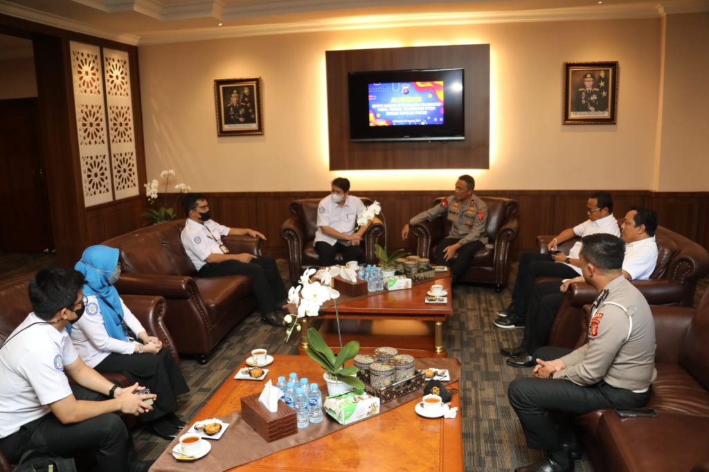 Kapolda Kaltim Sambut Hangat Audiensi dari Deputi Direksi BPJS WhatsApp Image 2022 08 08 at 15.47.19