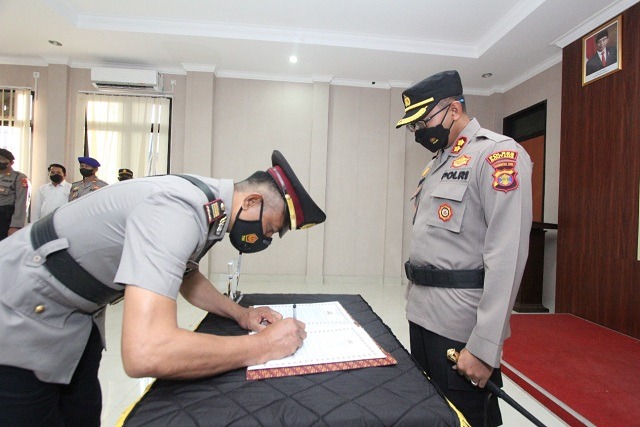 Kapolres Bontang Pimpin Upacara Serah Terima Jabatan Kabag Ops WhatsApp Image 2022 08 08 at 16.18.15