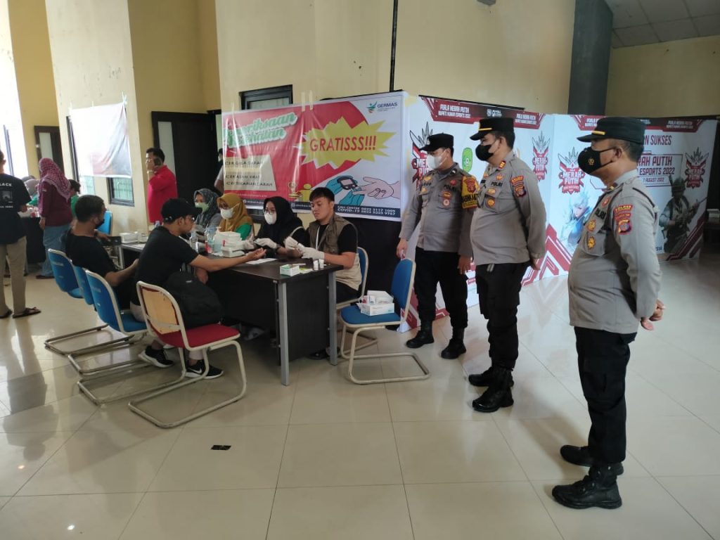Tingkatkan Herd Immunity, Polres Kukar Gelar Gerai Vaksin Presisi Masyarakat WhatsApp Image 2022 08 09 at 10.45.17