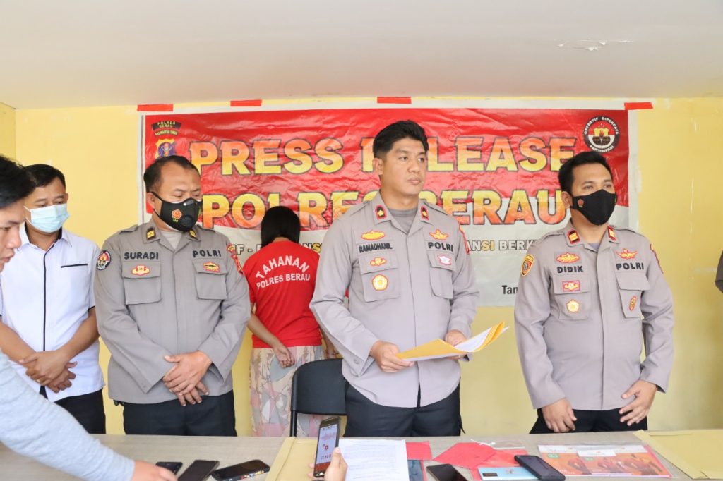 Polres Berau Ringkus 2 Tersangka Kasus Eksploitasi Anak WhatsApp Image 2022 08 10 at 14.40.59