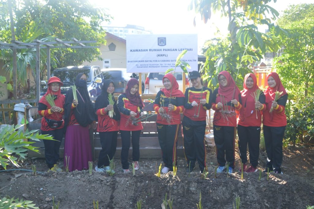 Bhayangkari Ranting Batalyon A Pelopor Cabang Satbrimobda Kaltim Galakkan Program KRPL WhatsApp Image 2022 08 10 at 17.19.39