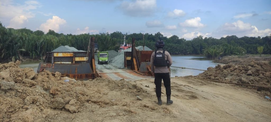 Personel Ops Nusantara Polda Kaltim Laksanakan Pengamanan Bongkar Muat Material Pembangunan IKN WhatsApp Image 2022 08 11 at 12.58.21 1