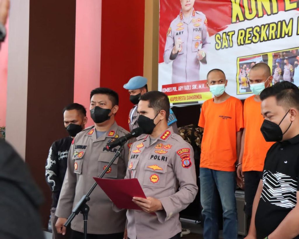 Kapolresta Samarinda Pimpin Konferensi Pers Pengungkapan Kasus Pencabulan Anak di Bawah Umur WhatsApp Image 2022 08 11 at 20.27.53