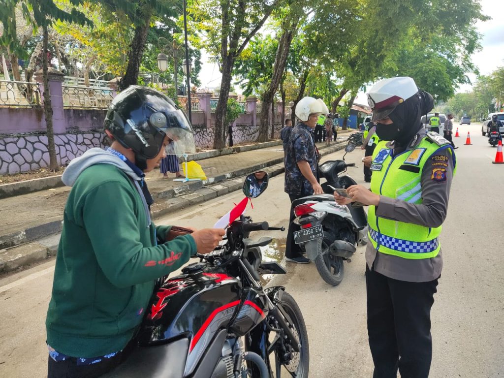 Tingkatkan Tertib Berlalu Lintas, Sat Lantas Polres Paser Gelar Riksa Ranmor WhatsApp Image 2022 08 12 at 08.54.15