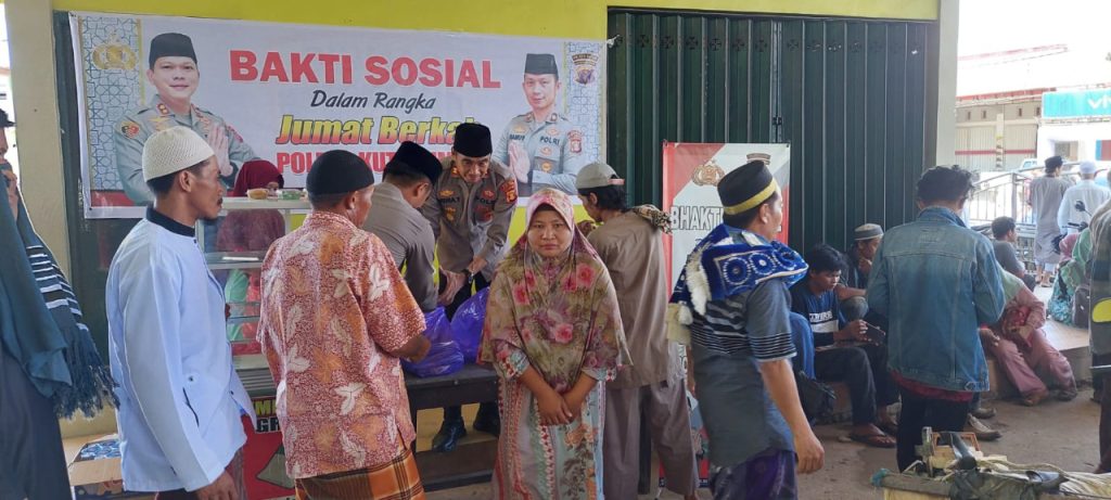 Sukseskan Program Jumat Berkah Kapolres Kutim, Polsek Bengalon Gelar Sarapan Gratis Bersama WhatsApp Image 2022 08 12 at 14.28.48