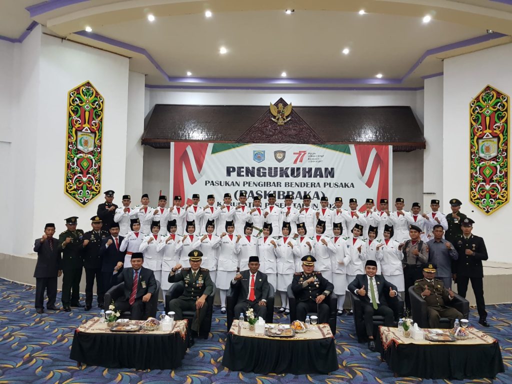 Kapolres Paser Hadiri Pengukuhan Paskibraka Kabupaten Paser Tahun 2022 WhatsApp Image 2022 08 16 at 08.55.46