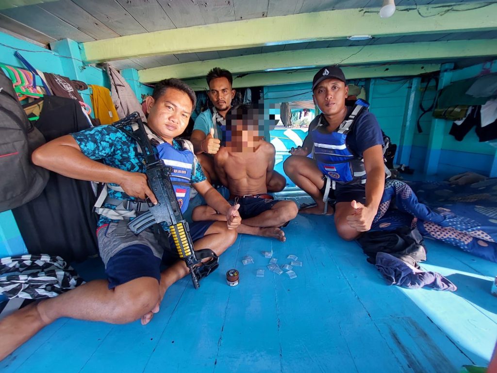 Ditpolairud Polda Kaltim Tangkap Pelaku Tindak Pidana penyalahgunaan Narkotika di Perairan Sanga – Sanga WhatsApp Image 2022 08 17 at 17.41.51
