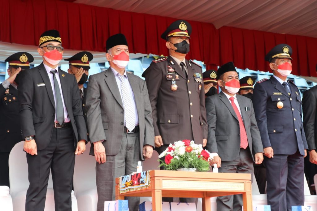 Kabid Humas Polda Kaltim Hadiri Upacara Penurunan Bendera Merah Putih WhatsApp Image 2022 08 17 at 19.44.47