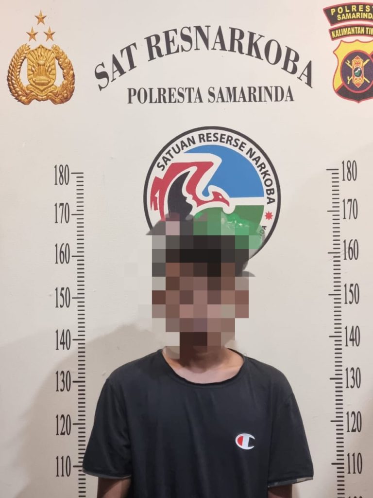 Satresnarkoba Polresta Samarinda Amankan Seorang Pemuda Beserta Pil Ekstasi WhatsApp Image 2022 08 18 at 13.22.23