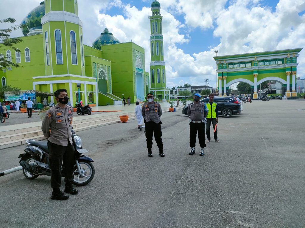 Pastikan Kondusif, Personel Polres Paser Gelar Pengamanan Rumah Ibadah WhatsApp Image 2022 08 19 at 21.31.47