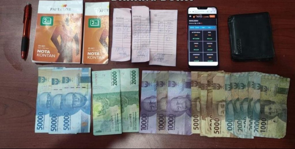 Satuan Reserse Polres Kutim Berhasil Amankan Pelaku Tindak Pidana Perjudian jenis Togel Online WhatsApp Image 2022 08 22 at 08.53.25