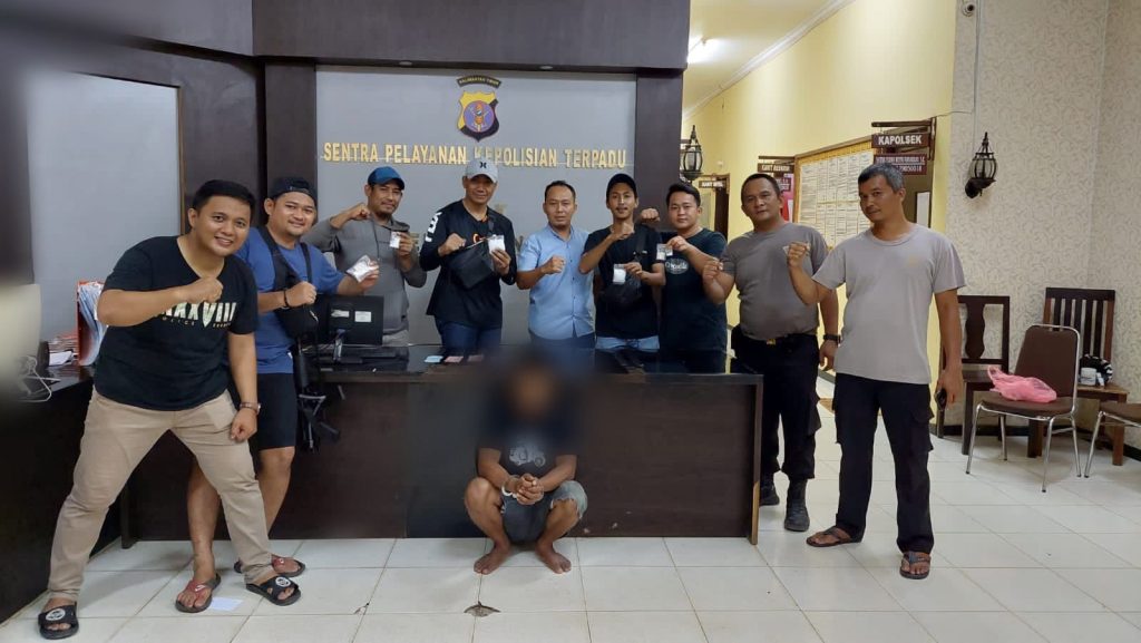 Berantas Peredaran Narkotika, Tim Buser Polsek Kongbeng Amankan 6 Poket Sabu dari Seorang Pria WhatsApp Image 2022 08 24 at 13.53.21