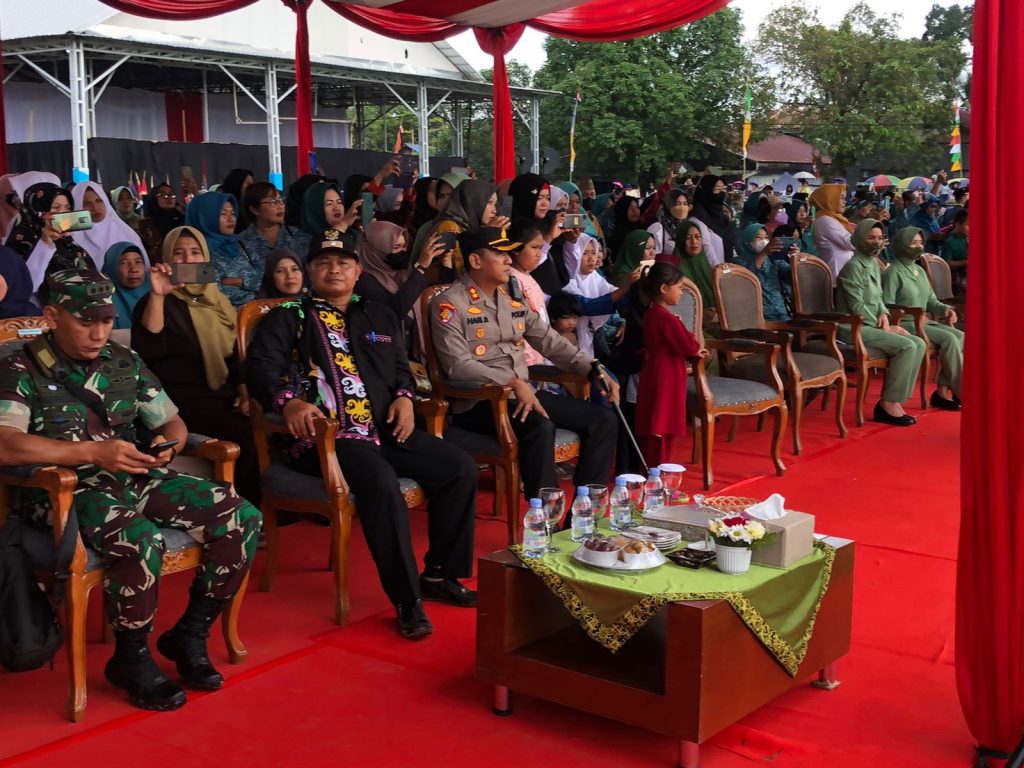 Kapolres Kukar Hadiri Penutupan TMMD di Desa Panca Jaya Muara Kaman WhatsApp Image 2022 08 25 at 09.41.12