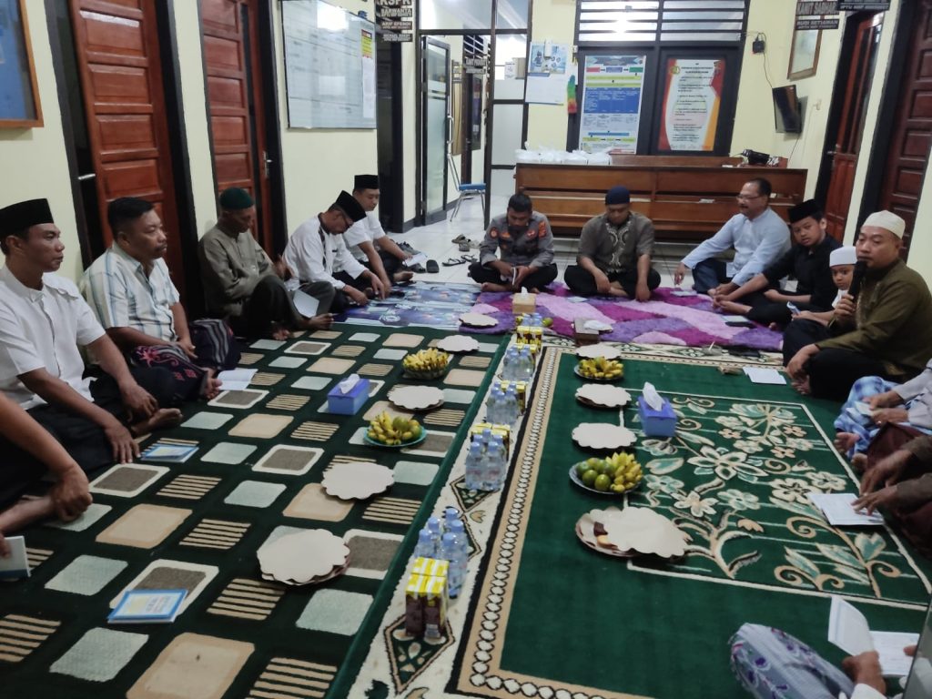 Tingkatkan Imtaq Polsek Pasir Belengkong Gelar Yasinan dan Tausiah WhatsApp Image 2022 08 26 at 04.31.47