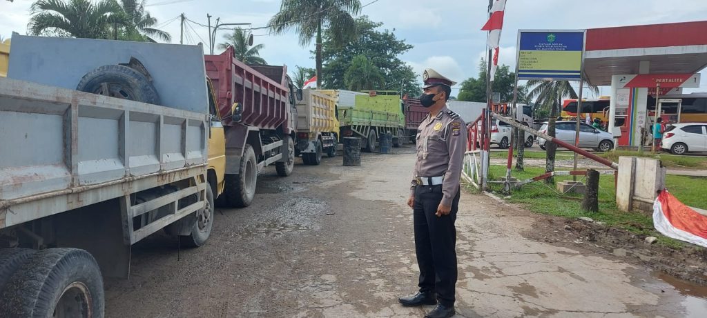Intens Monitoring SPBU, Polsek Sungai Kunjang Cek Stok Ketersediaan BBM aaacfd97 803b 4fba a3a9 5e04b0bb6ef2