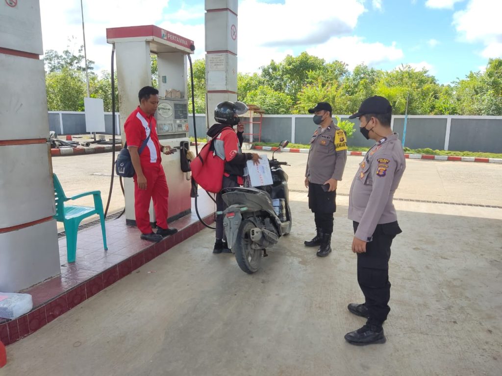 Antisipasi Penyalahgunaan BBM, Personil Polri dan TNI melaksanakan PAM ke SPBU 2767D438 A60B 47AD 940B C36C9B494728