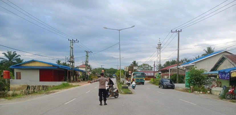 Pengaturan Lalu Lintas Pagi hari, Bentuk Pelayanan Polsek Long Kali Kepada Masyarakat 604D6E41 2615 484A B897 832E37E20676