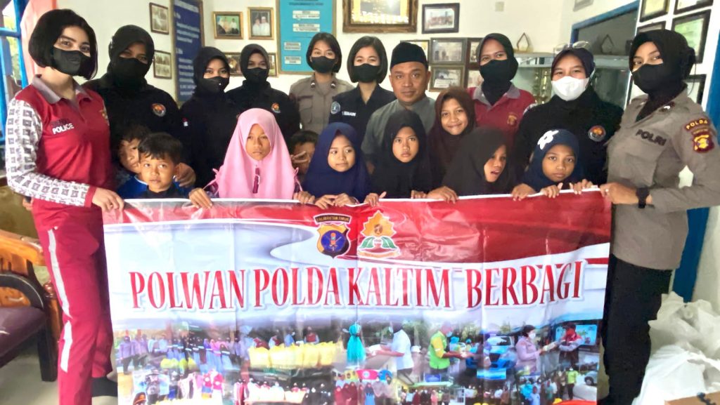 Peduli Sesama, Polwan dan ASN Polda Kaltim Gelar Kegiatan Jumat Berbagi WhatsApp Image 2022 09 02 at 13.25.35