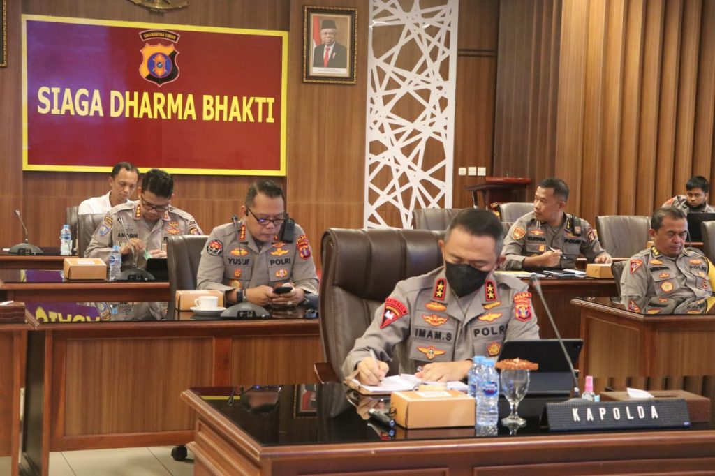 Dipimpin Kapolri, Kapolda Kaltim Hadiri Vicon Rencana Penyesuaian Harga BBM Serentak Se – Indonesia WhatsApp Image 2022 09 02 at 15.20.33 1 1