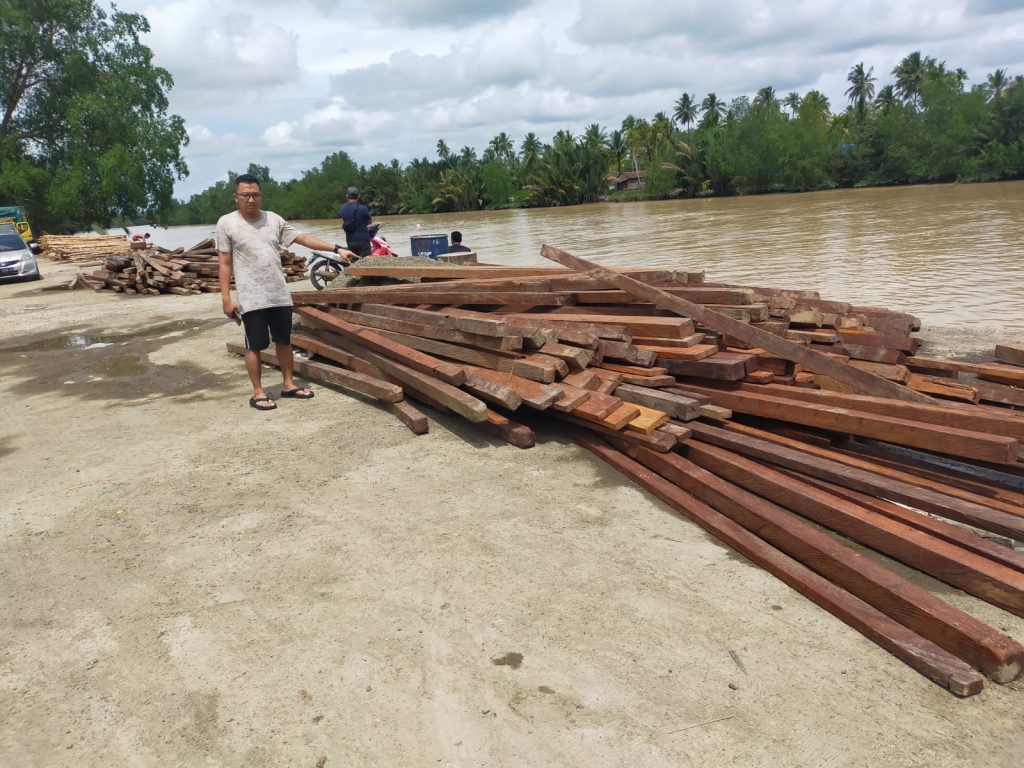 Polres Paser Berhasil Ungkap Aksi Illegal Logging, Ratusan Batang Kayu Disita WhatsApp Image 2022 09 04 at 11.07.12