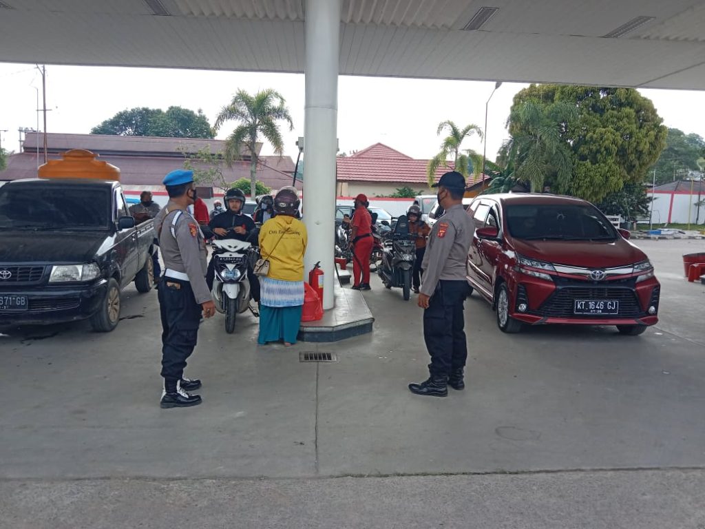Penyesuaian Harga BBM Bersubsidi, Polres Berau Perketat Pengamanan di SPBU WhatsApp Image 2022 09 06 at 09.05.02