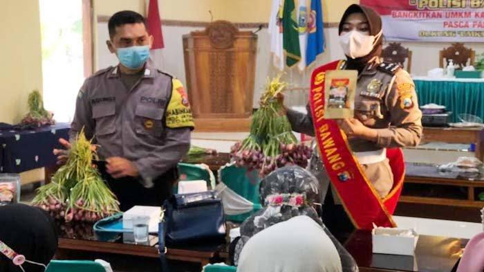 Kisah Bripka Sandi-Aipda Yuniar, Anggota Polri yang Berkontribusi untuk Pendidikan dan UMKM Indonesia WhatsApp Image 2022 09 07 at 23.57.11