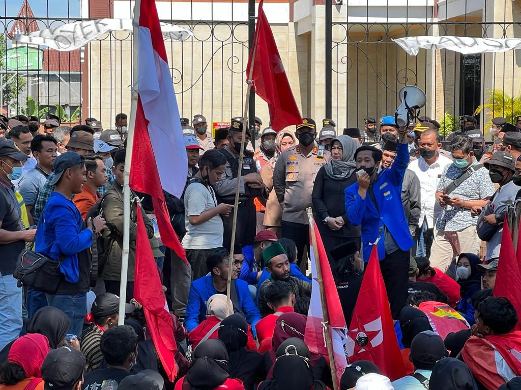 Aksi Unjuk Rasa Penolakan Kenaikan BBM di Jawa Timur Berjalan Aman dan Kondusif WhatsApp Image 2022 09 08 at 11.21.28 1