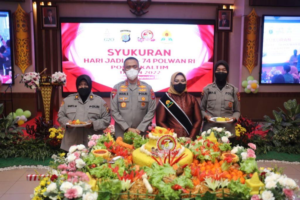 Syukuran HUT Polwan Ke-74, Polda Kaltim Gelar Potong Tumpeng WhatsApp Image 2022 09 09 at 13.59.54