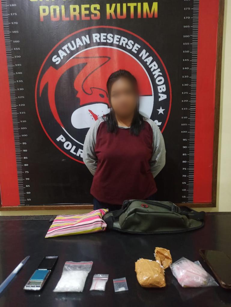 Miliki Sabu 53,50 Gram, Seorang Wanita Diamankan Satresnarkoba Polres Kutim WhatsApp Image 2022 09 12 at 11.00.45
