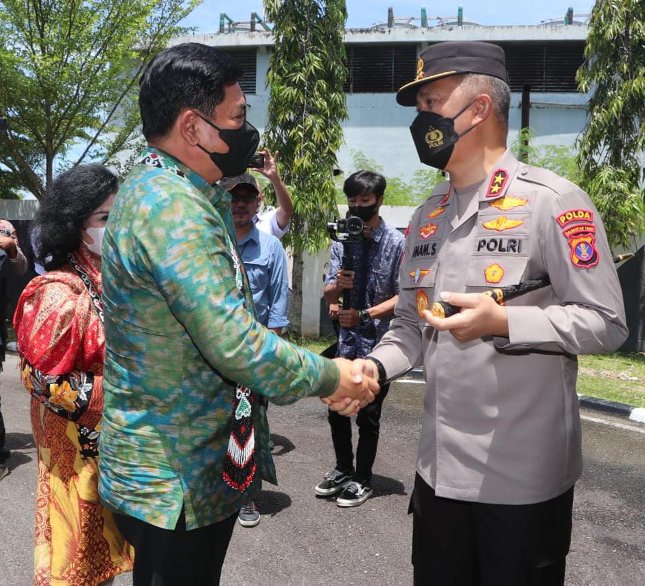 Tiba di Balikpapan, Kapolda Kaltim Sambut Kedatangan Menteri Agraria dan Tata Ruang RI WhatsApp Image 2022 09 14 at 13.27.21