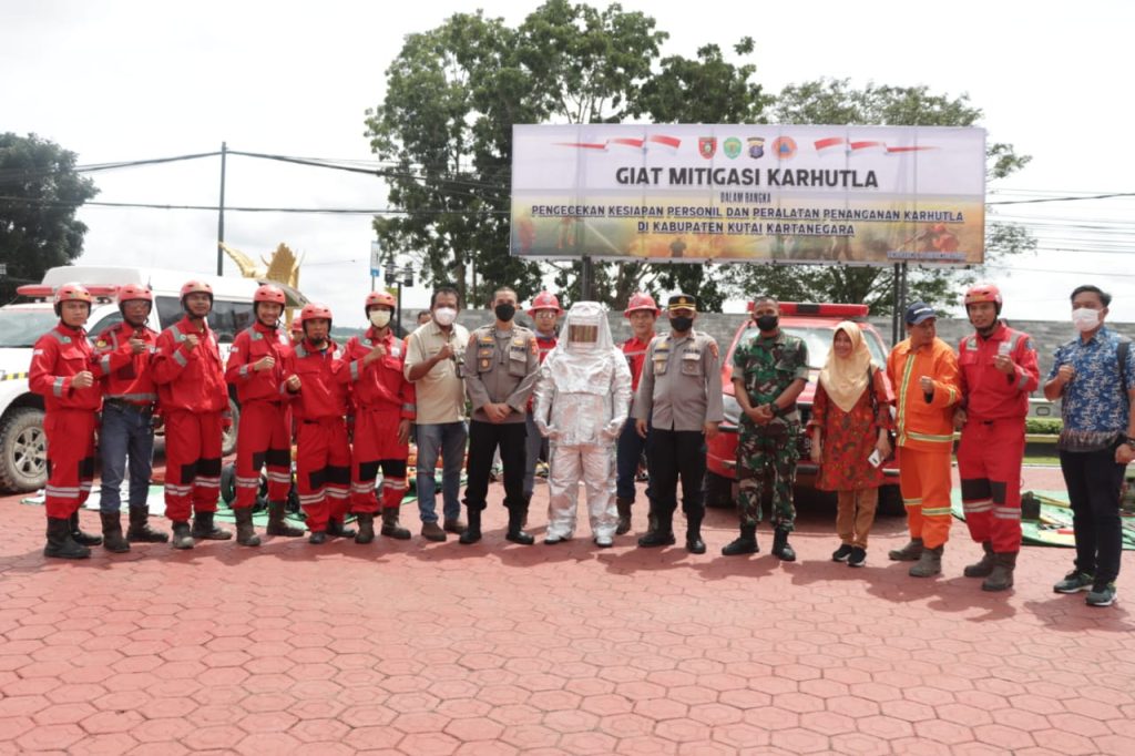 Polres Kutai Kartanegara Gelar Giat Mitigasi Karhutla Dalam Rangka Pengecekan Kesiapan Personel Dan Peralatan Penanganan Karhutla WhatsApp Image 2022 09 17 at 07.27.27
