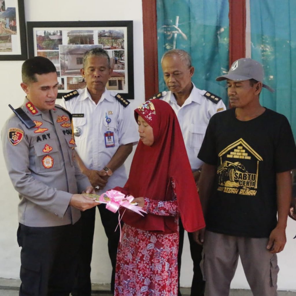Kapolresta Samarinda Resmikan Rampungnya Rangkaian Bedah RumasPresisi Milik Ibu Sarinah di Belimau Kelurahan Lempake WhatsApp Image 2022 09 22 at 13.35.03
