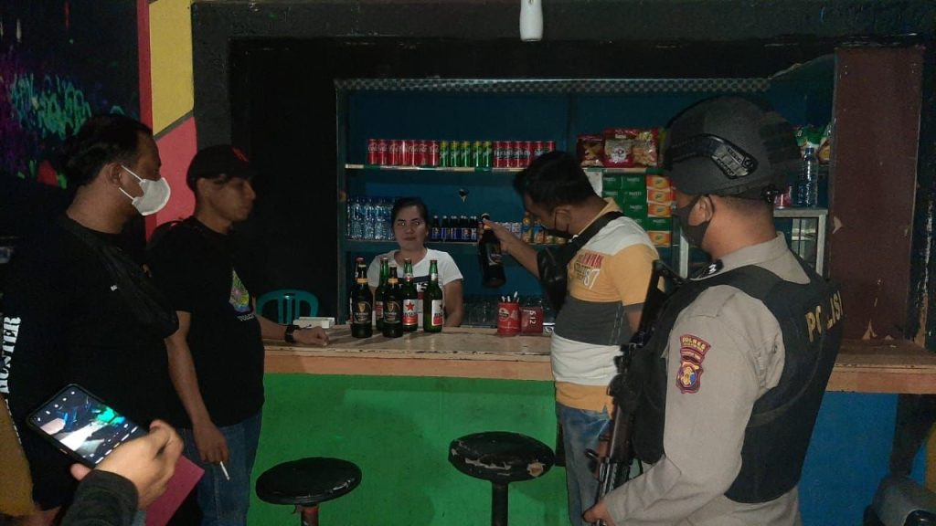 Gelar Razia Cafe Karaoke, Polsek Penajam Sita Sejumlah Miras WhatsApp Image 2022 09 22 at 13.37.30