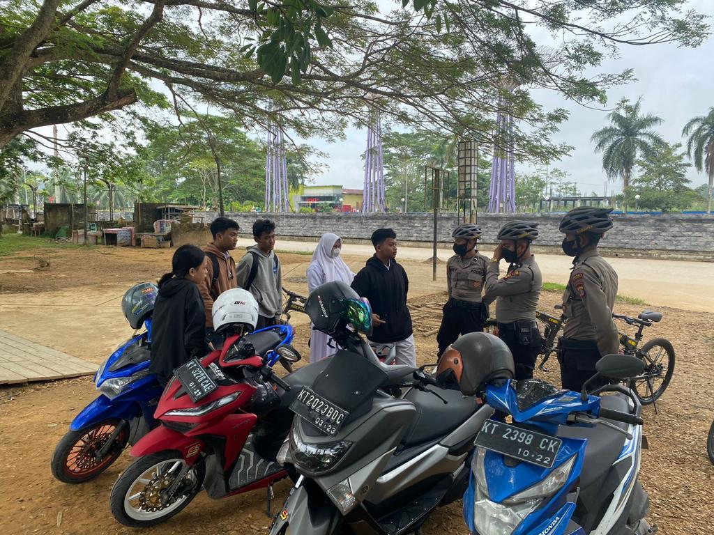 Melalui Patroli Sepeda, Sat Samapta Polres Kukar Terus Berikan Edukasi Prokes Kepada Masyarakat WhatsApp Image 2022 09 25 at 09.03.23