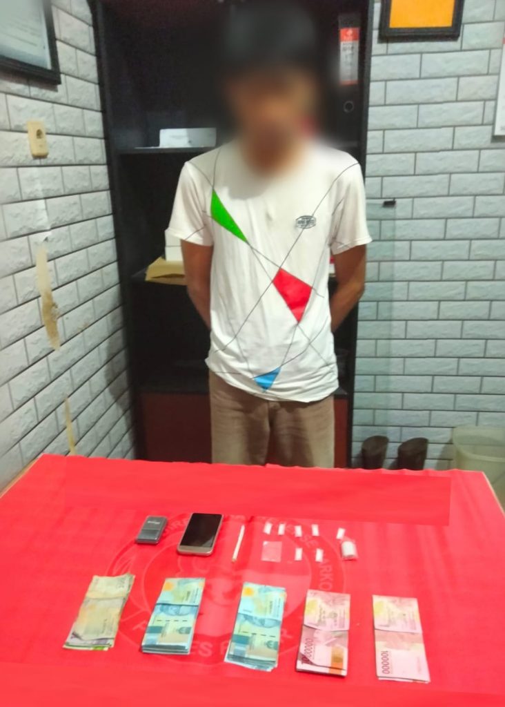 Asik Menimbang Sabu, Seorang Pria Langsung Diringkus Satresnarkoba Polres Paser WhatsApp Image 2022 09 29 at 10.40.38